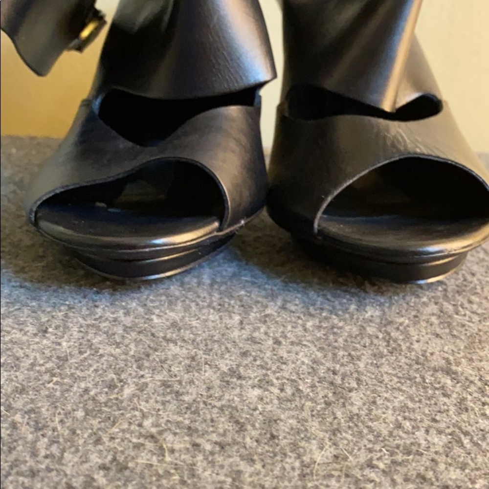 NWOB! Vic Matie Heels - Picture 4 of 5